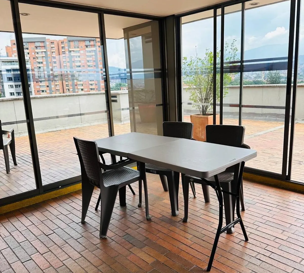 Apartamento 5 Minuto Parque Del Poblado Caminando Medellin