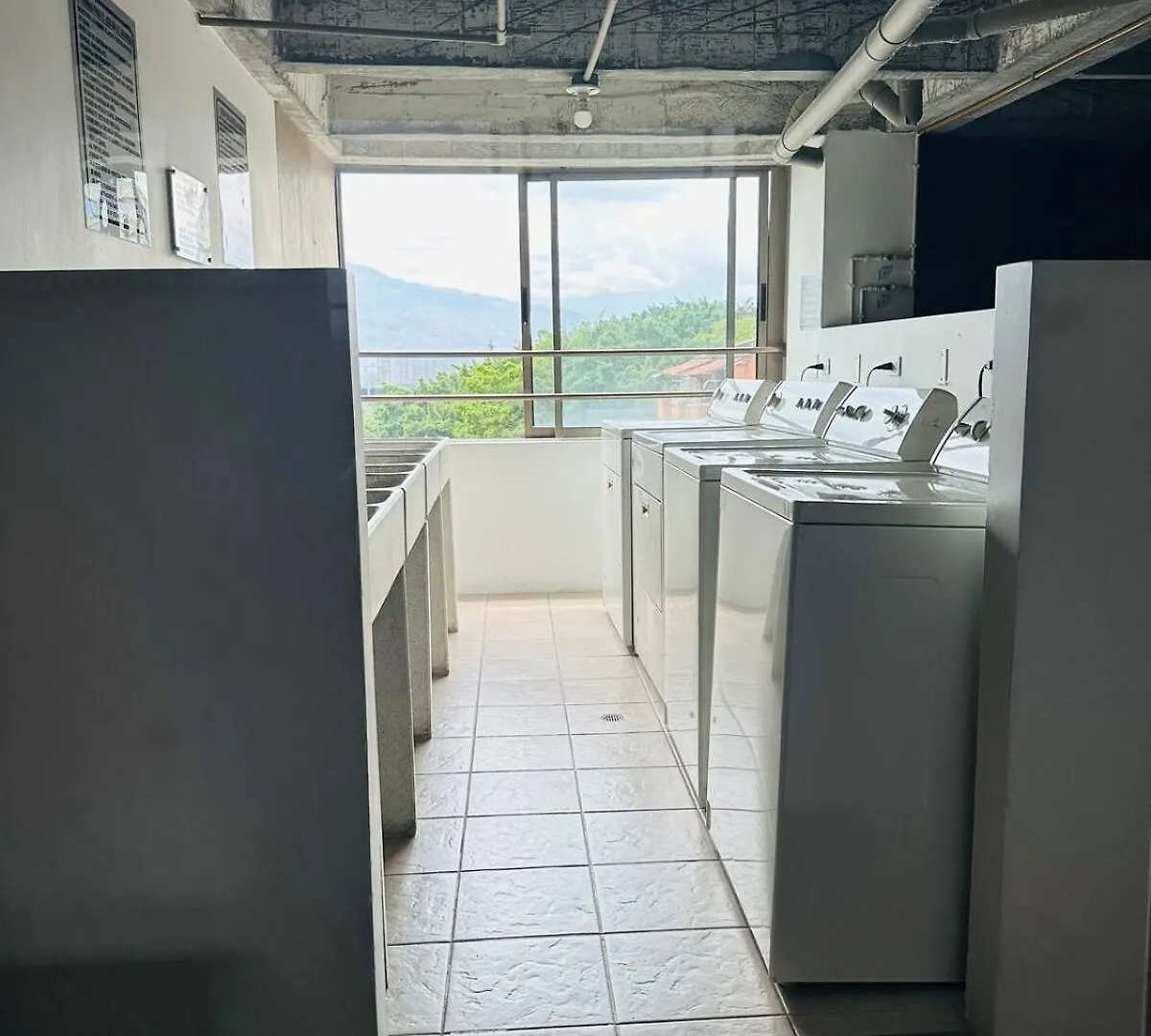 Apartamento 5 Minuto Parque Del Poblado Caminando Medellin