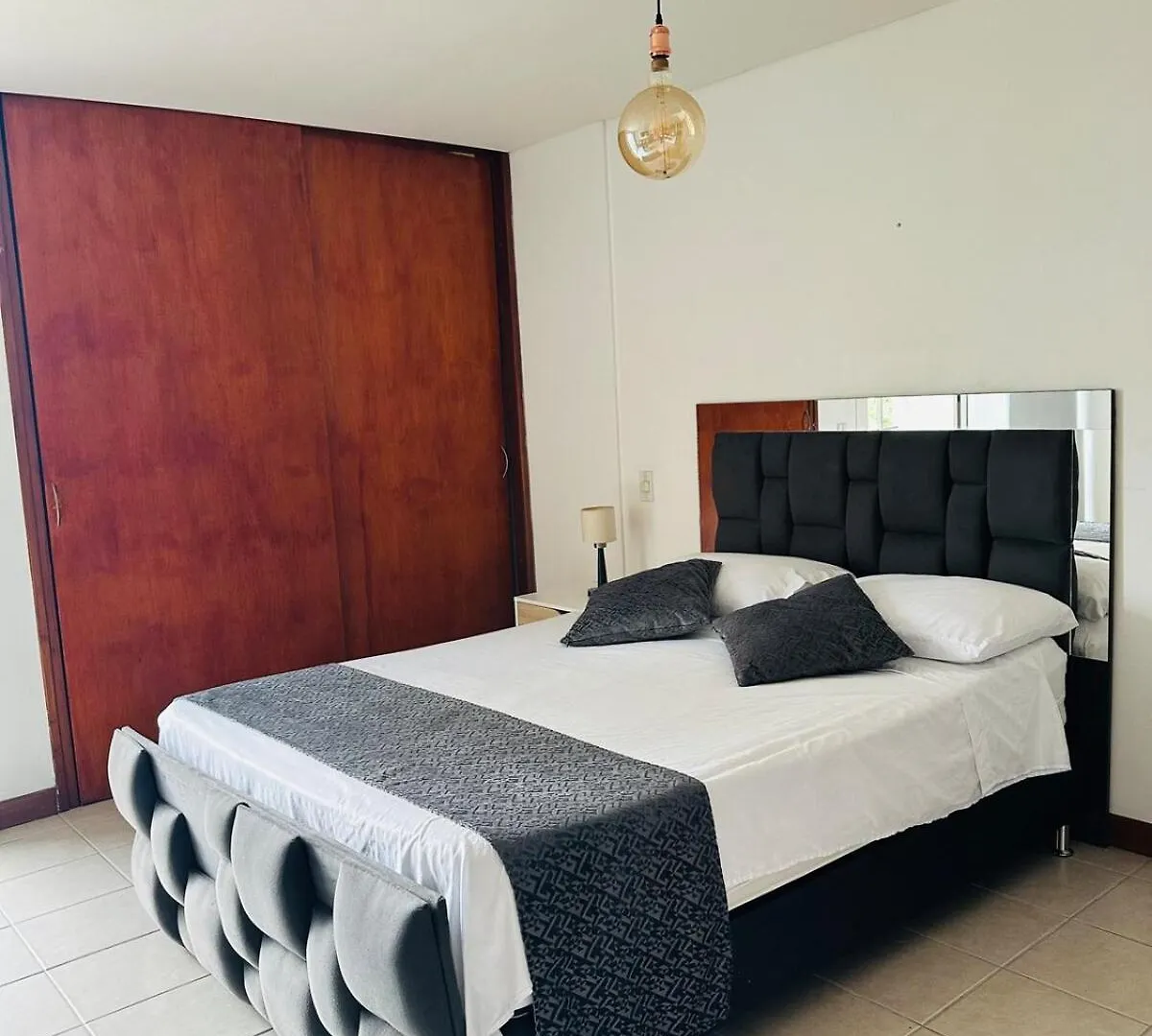 Apartamento 5 Minuto Parque Del Poblado Caminando Medellin Apartment
